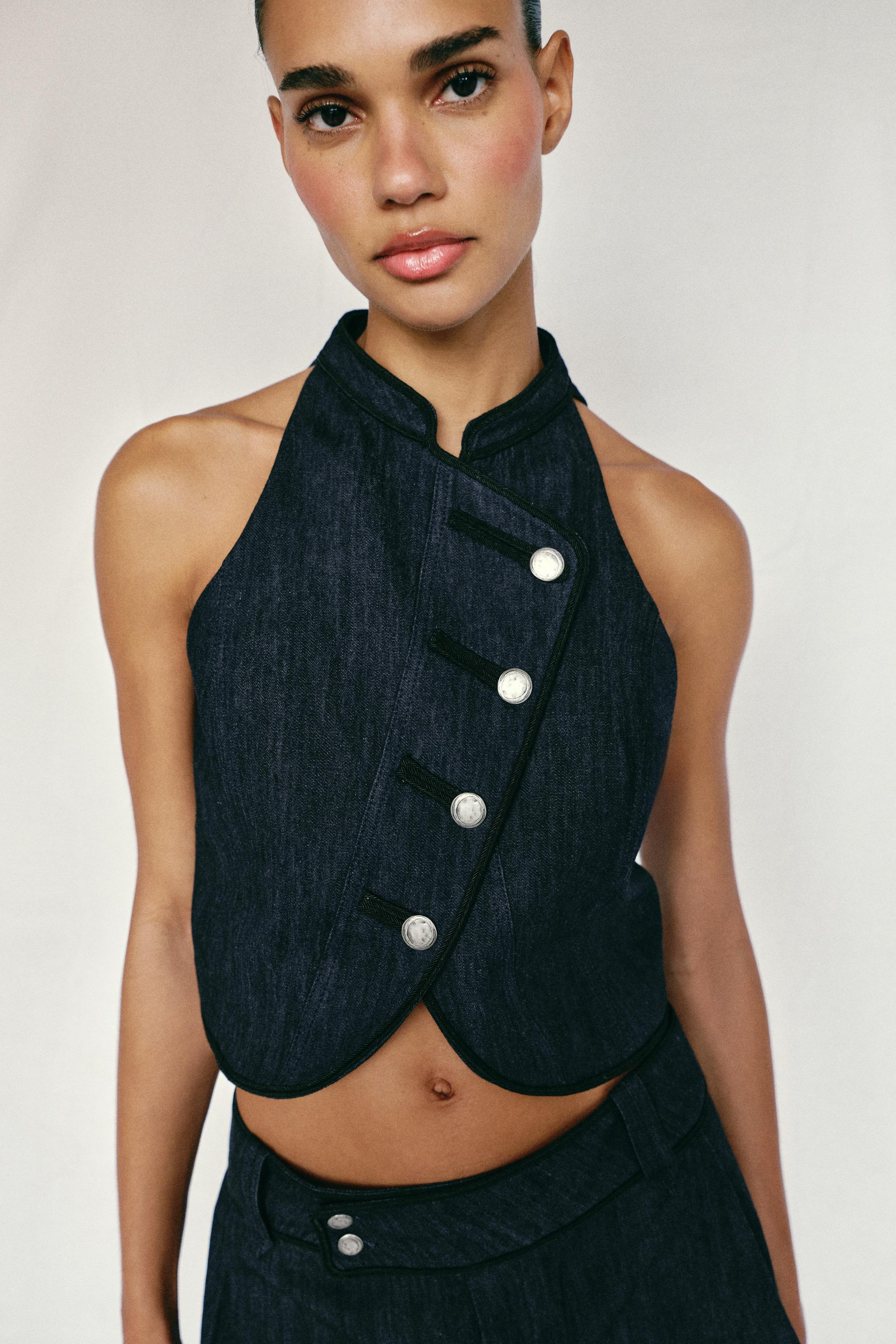 CONTRAST PIPING HALTER VEST